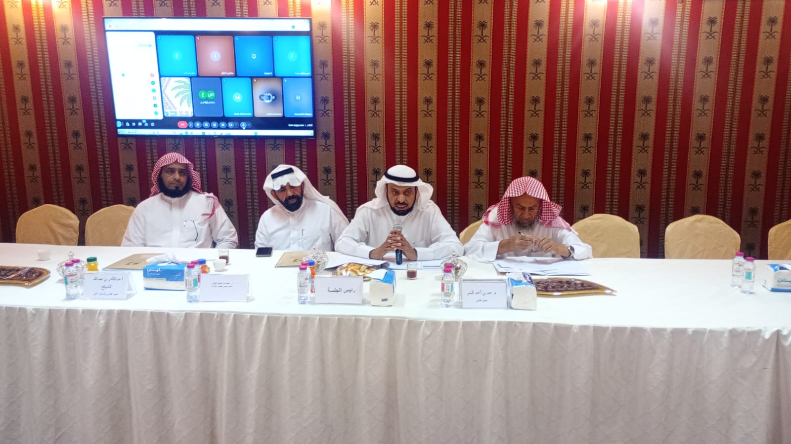 بحضور 18 عضوًا: الجمعية التعاونية لتسويق وتصدير التمور بالقصيم تعقد اجتماعها الدوري